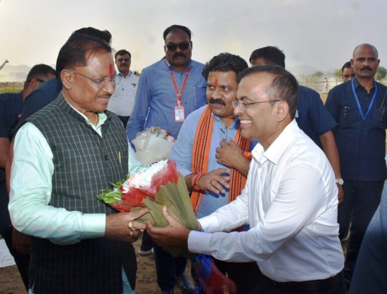 मुख्यमंत्री  विष्णु देव साय के आगमन पर ग्राम कुरुवा में हुआ आत्मीय स्वागत