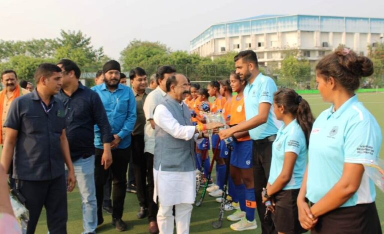 उप मुख्यमंत्री अरुण साव ऑल इण्डिया महिला हॉकी प्रतियोगिता के आयोजन में हुए शामिल