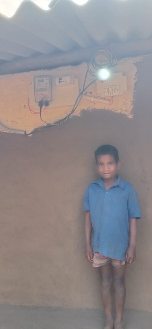 रायपुर : दशकों का अँधेरा टूटा, अबूझमाड़ के ईरपानार गाँव में पहली बार पहुँची बिजली