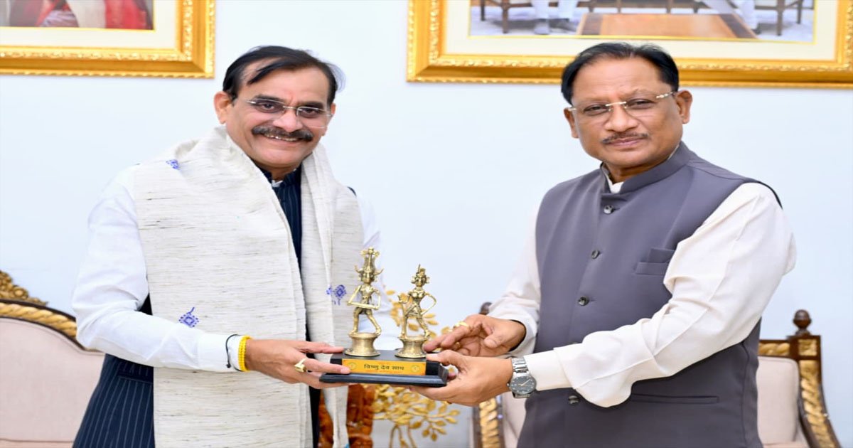 रायपुर में शिष्टाचार मुलाकात: मुख्यमंत्री साय और सांसद विष्णु दत्त शर्मा के बीच अहम चर्चा