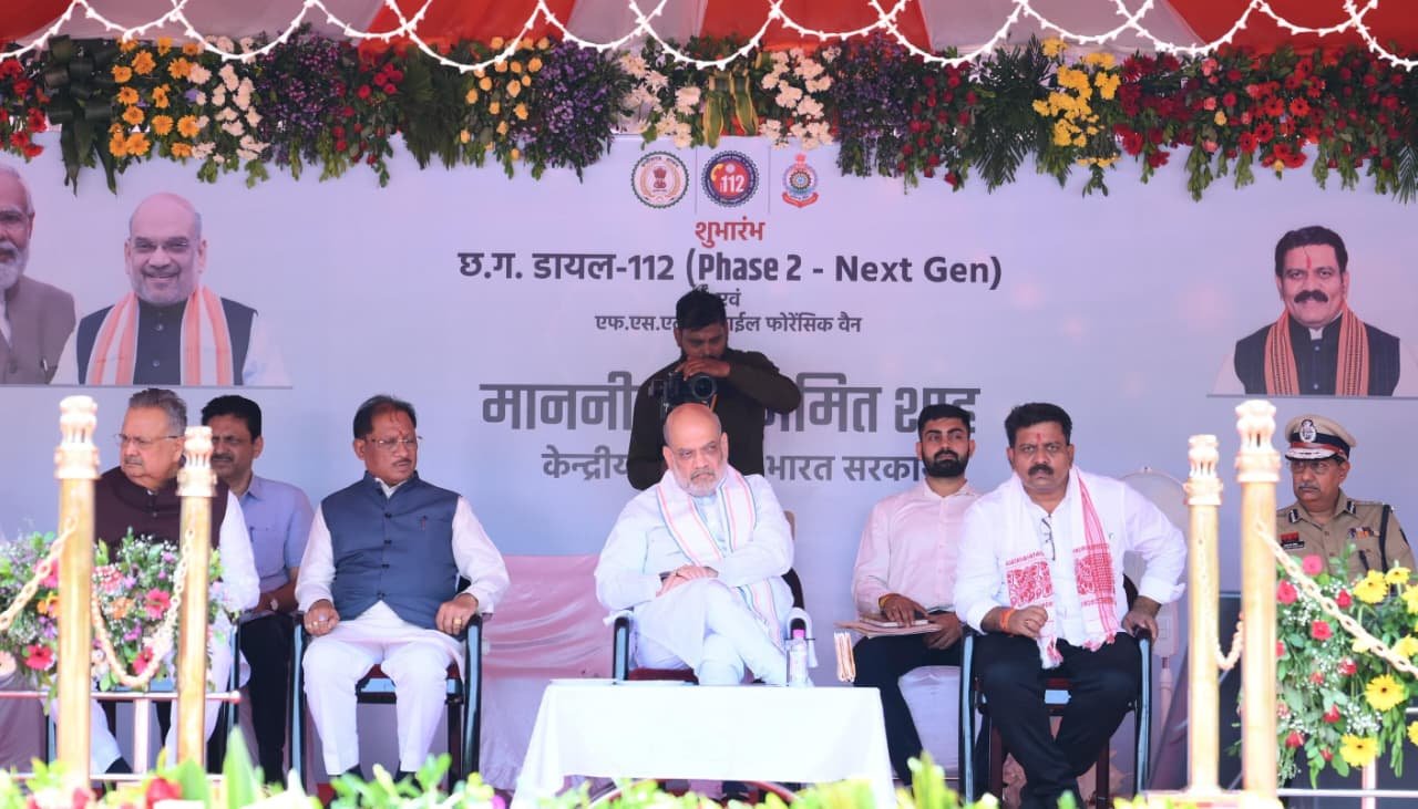रायपुर : छत्तीसगढ़ में सुरक्षा व्यवस्था को तकनीकी मजबूती : केंद्रीय गृह एवं सहकारिता मंत्री अमित शाह ने ‘अत्याधुनिक डायल 112’ और फॉरेंसिक मोबाइल वैन को दिखाई हरी झंडी