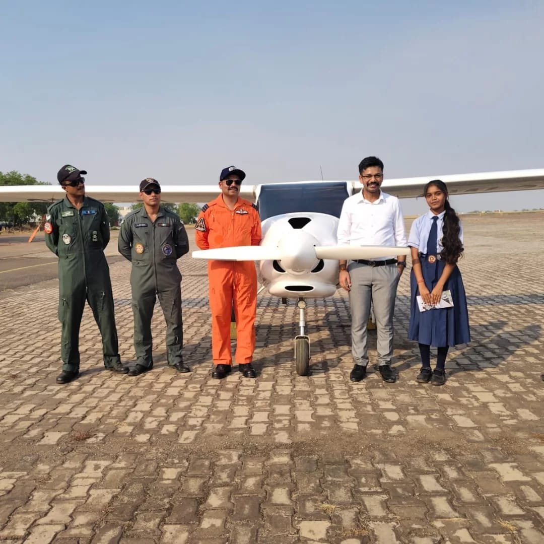 रायपुर : ’फाइटर प्लेन और कॉकपिट का लिया रोमांचक अनुभव, एयरक्राफ्ट की कार्यप्रणाली समझकर बढ़ाया ज्ञान’