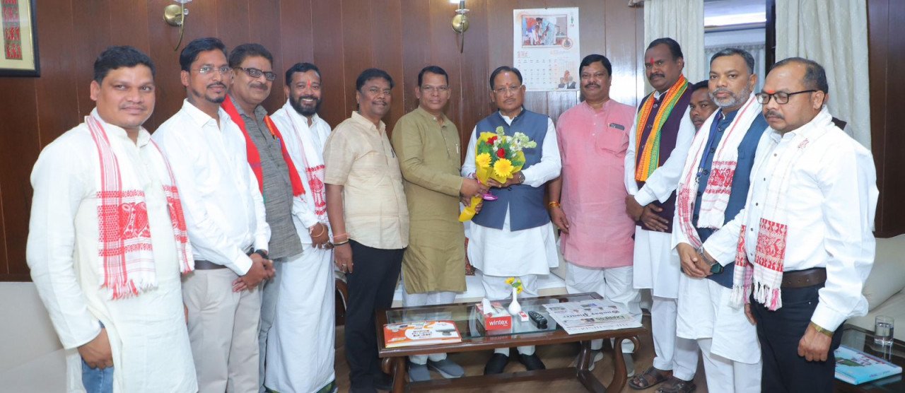 रायपुर : मुख्यमंत्री विष्णुदेव साय से सर्व आदिवासी समाज के प्रतिनिधिमंडल की सौजन्य मुलाकात