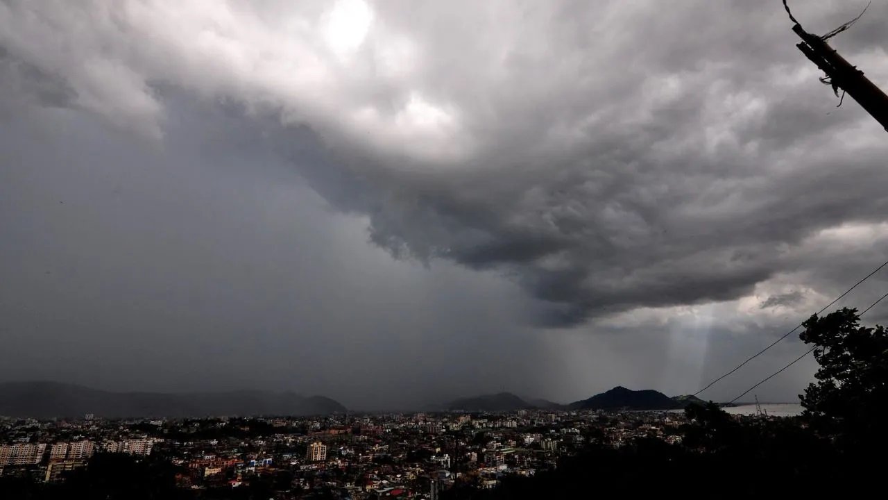 Early Monsoon Relief Alert: झुलसती गर्मी के बीच राहत की दस्तक, तय समय से पहले आ सकता है मानसून