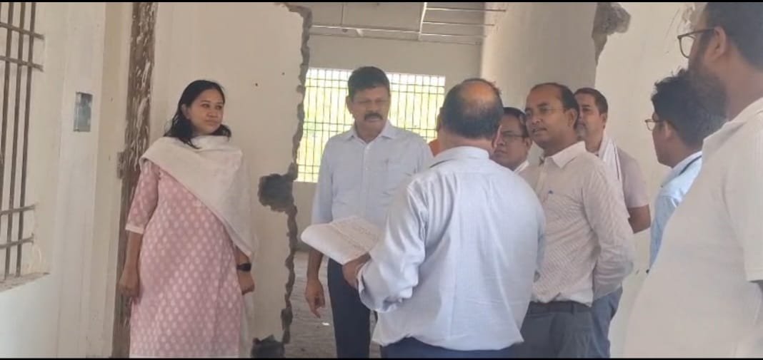 कलेक्टर के सख्त तेवर से मचा हड़कंप, निर्माण कार्यों में लापरवाही पर दी कड़ी चेतावनी