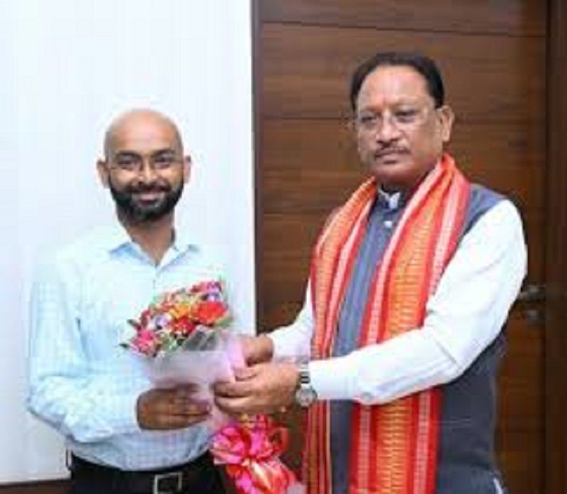 जंगलों में महुआ-तेंदूपत्ता बीनने वाला बेटा बना IFS अफसर, मुख्यमंत्री ने कहा- यह पूरे छत्तीसगढ़ का गौरव