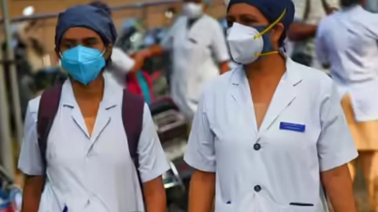 छत्तीसगढ़ में NHM कर्मचारियों को बड़ा तोहफा क्या 6 लाख बीमा कवर से बदलेगी सुरक्षा की तस्वीर