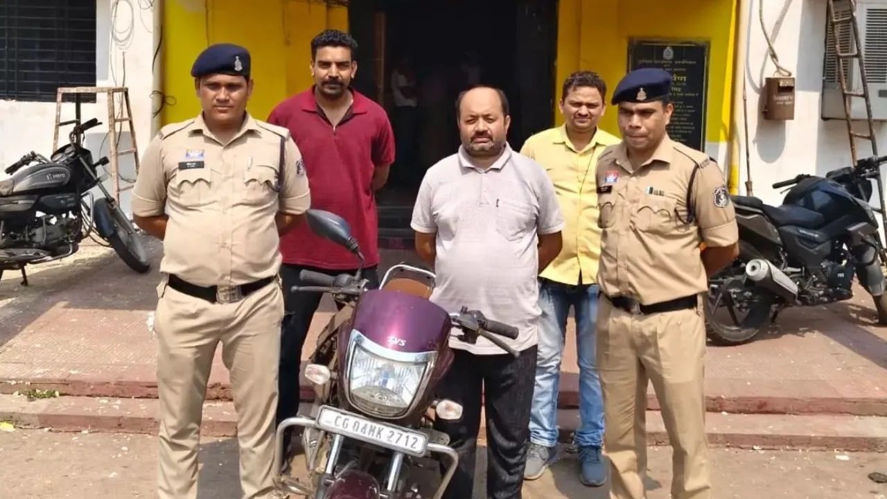 CG News: रायपुर बम कनेक्शन पर सियासत गरम, आरोप-प्रत्यारोप के बीच जांच तेज
