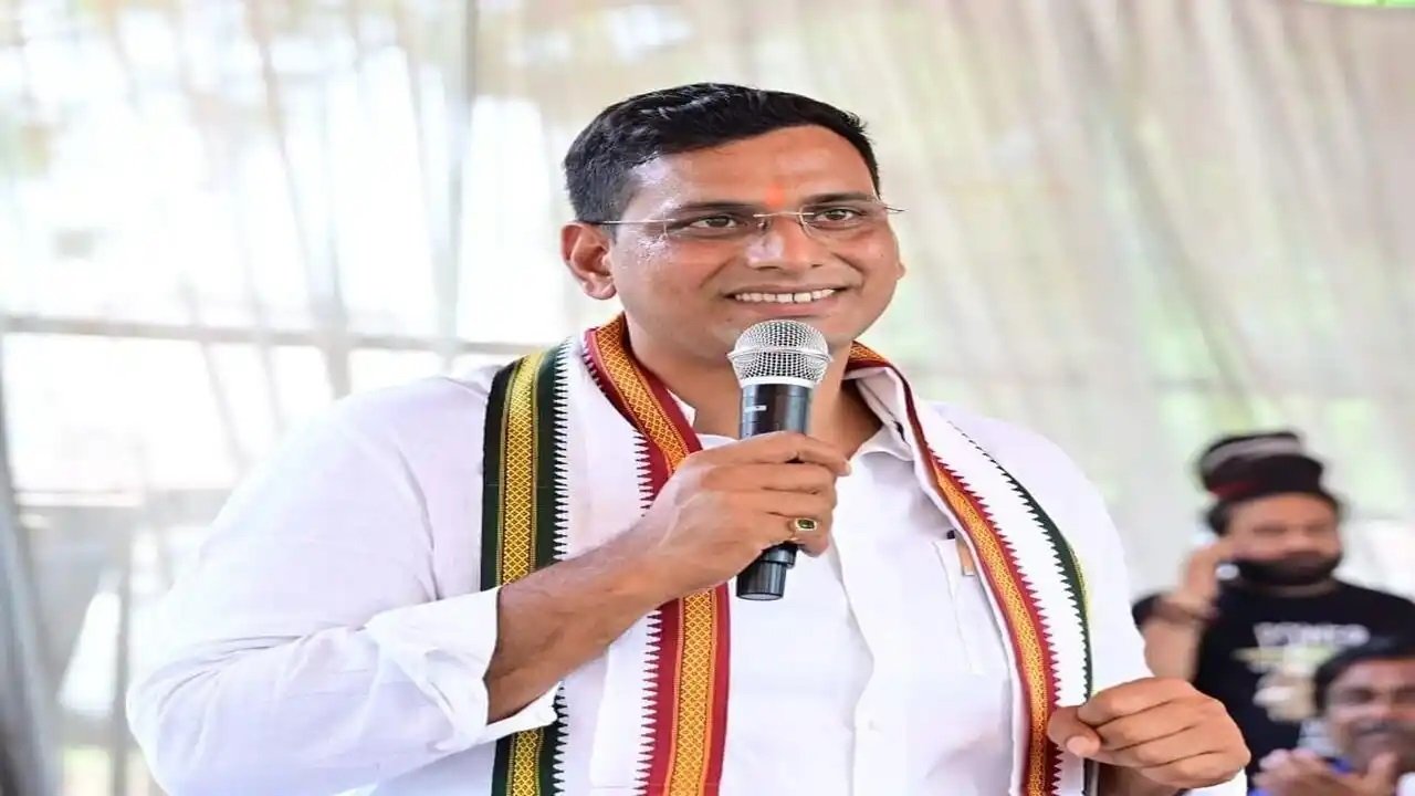 छत्तीसगढ़ में सियासी प्रदर्शन पर बड़ा एक्शन, विधायक देवेंद्र यादव समेत कई कांग्रेस नेताओं पर FIR