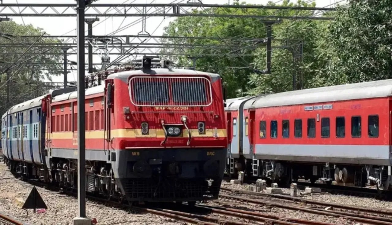 भीषण गर्मी में यात्रियों को राहत, समर स्पेशल ट्रेन से बढ़ी सुविधा की उम्मीद