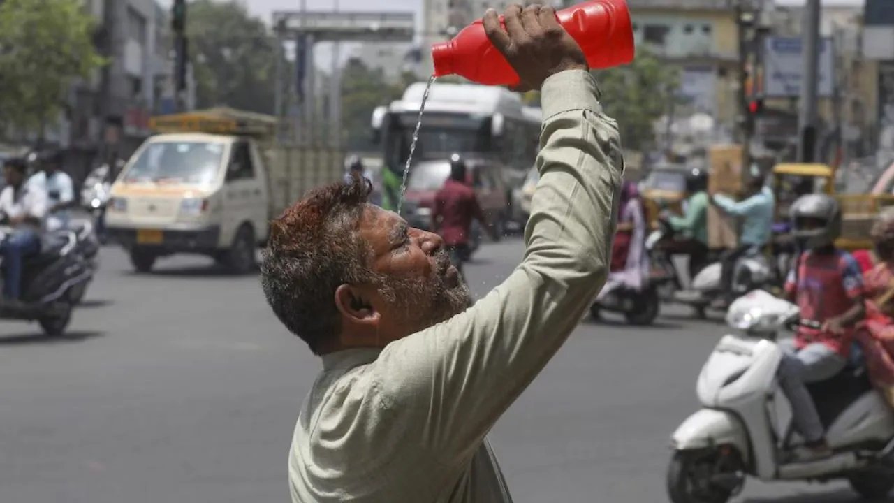 CG Weather Update: नौतपा से पहले ही भीषण गर्मी, कई जिलों में 45 डिग्री पारा; 25 मई से 2 जून के बीच भट्ठी जैसा तपेगा प्रदेश