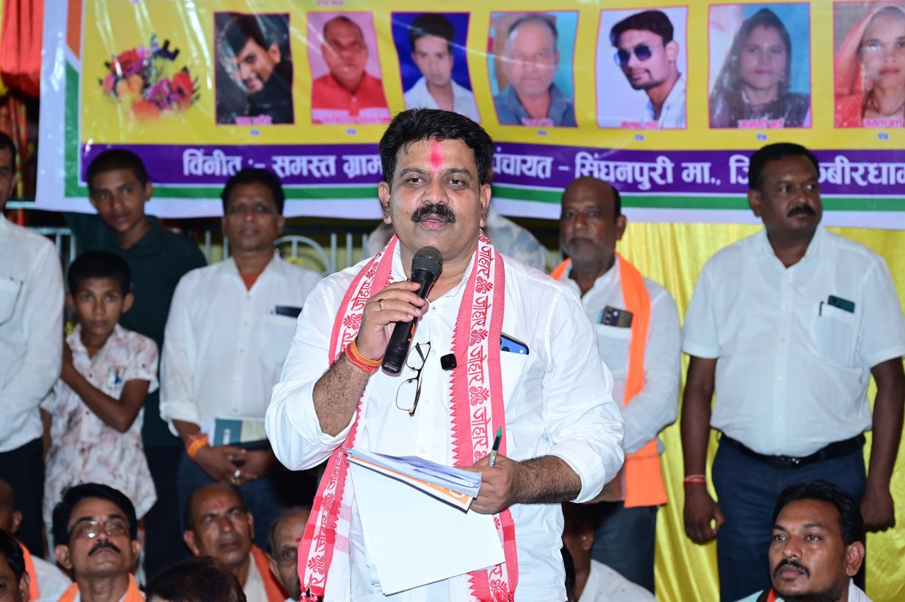 गधहाभाटा अब कहलाएगा ‘सोनपुर’, उप मुख्यमंत्री श्री विजय शर्मा ने ग्रामवासियों को सौंपी राजपत्र की प्रति