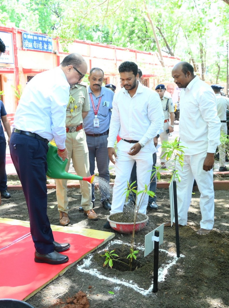 राज्यपाल ने दिव्यांग पुनर्वास केंद्र माना कैंप का किया अवलोकन