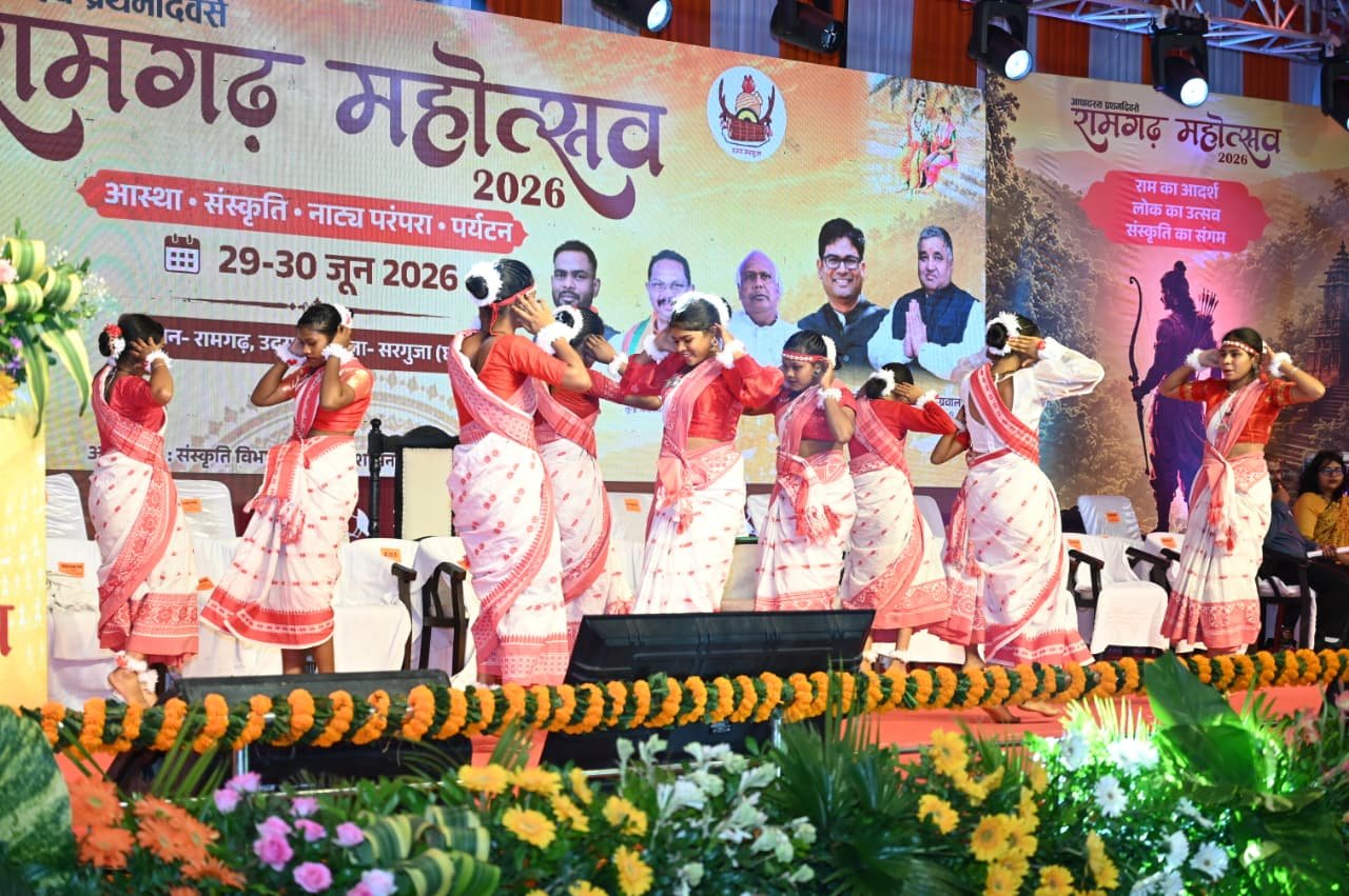 दो दिवसीय रामगढ़ महोत्सव के समापन समारोह में रंगारंग सांस्कृतिक कार्यक्रमों की रही धूम