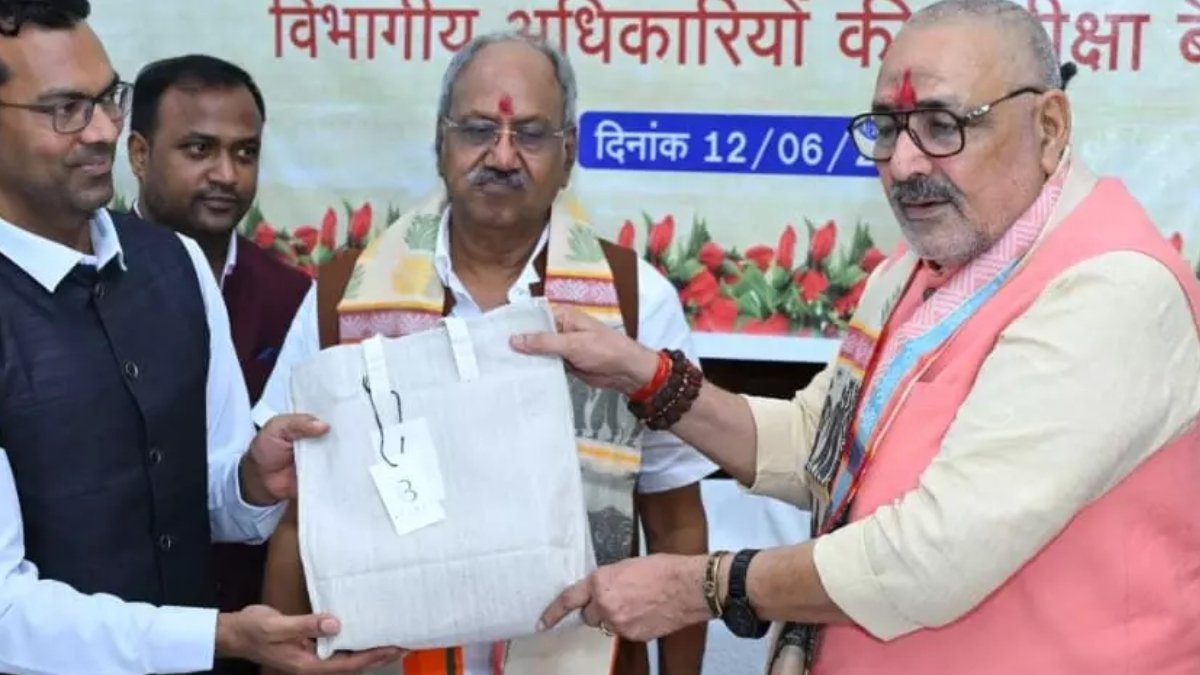 छत्तीसगढ़ में ग्रामीण उद्योगों को नई रफ्तार देने की तैयारी, रेशम और हथकरघा सेक्टर पर केंद्र का बड़ा फोकस