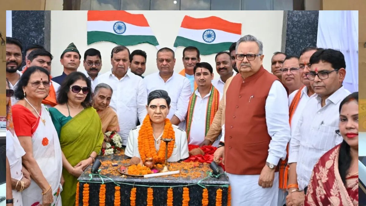 भाटापारा में गौरव का दिन : डॉ. रमन सिंह ने किया छत्तीसगढ़ महतारी और शहीद खोण्डे की प्रतिमा का अनावरण