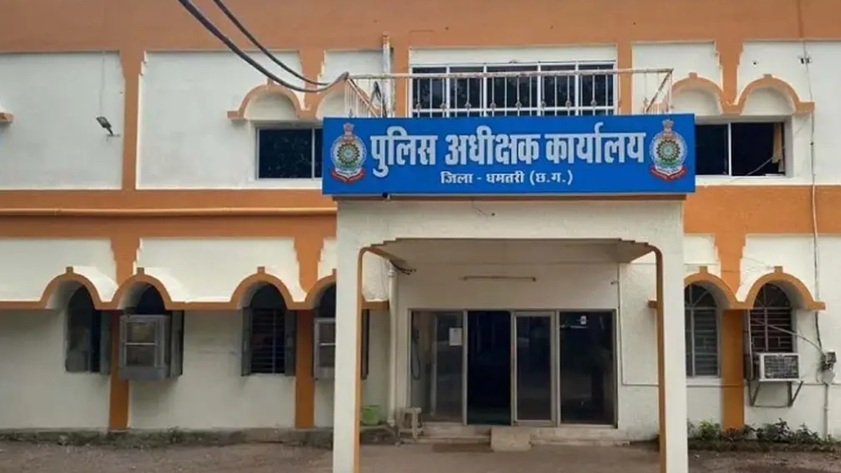 धमतरी पुलिस की अनोखी पहल: 12 साल से अपराध से दूर रहे निगरानी बदमाश को मिली नई पहचान, अब बना ‘माफी बदमाश’
