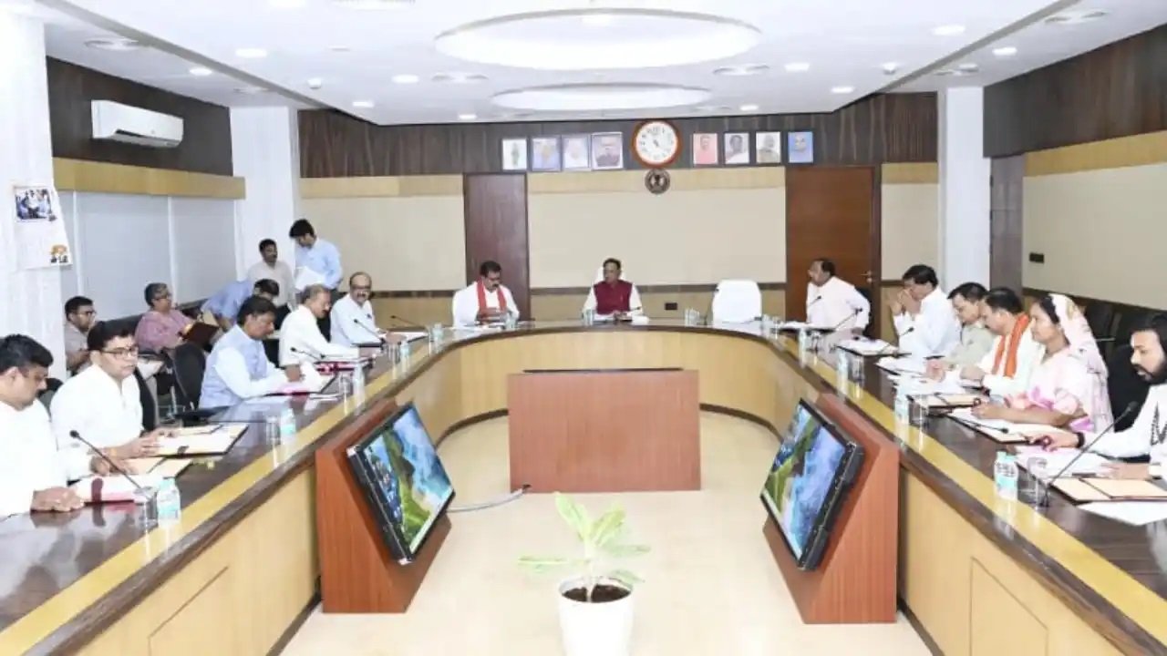 CG Cabinet Meeting: किसानों को बड़ी सौगात, इन फसलों की खेती पर मिलेंगे 15 हजार रुपए, साय कैबिनेट में इन फैसलों पर लगी मुहर