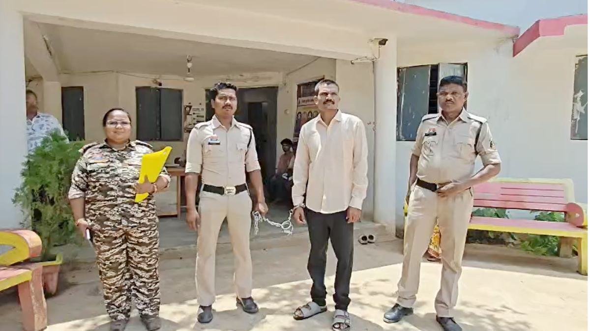 10 हजार के इनामी आरोपी का आखिरकार हुआ अंत, दुष्कर्म और धमकी के मामले में पुलिस ने दबोचा
