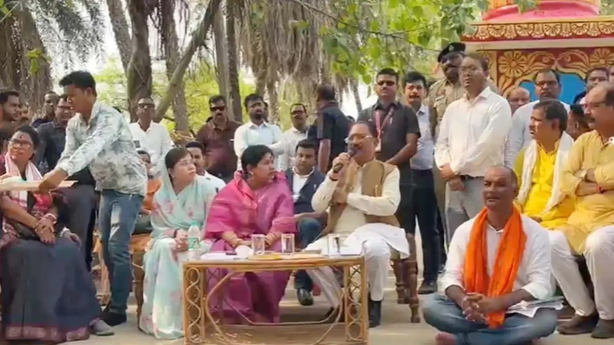 सुशासन तिहार में महिला ने सीएम साय के सामने सुनाई आपबीती, थाने में रातभर न्याय के लिए भटकने का लगाया आरोप