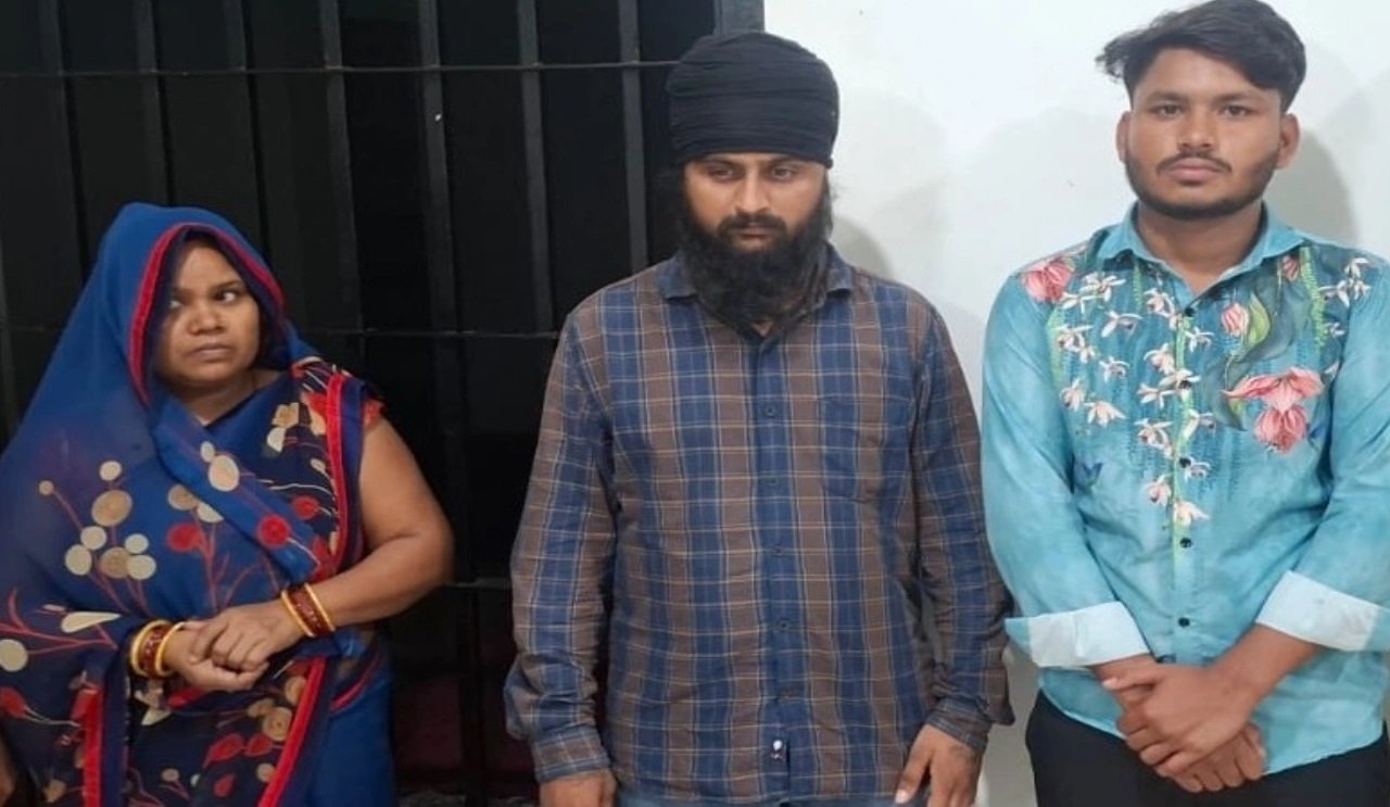 स्पा सेंटर की आड़ में धड़ल्ले से चल रहा था देह व्यापार, ग्राहक बनकर पहुंची पुलिस ने मारी रेड, महिला समेत 3 गिरफ्तार