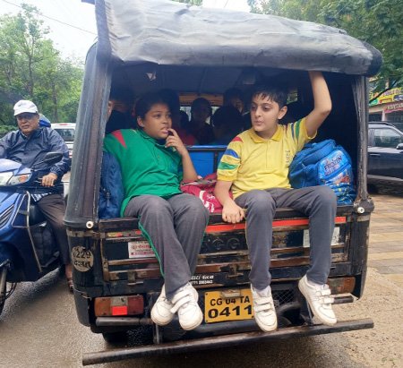 रायपुर में स्कूली बच्चों की सुरक्षा पर सख्ती
