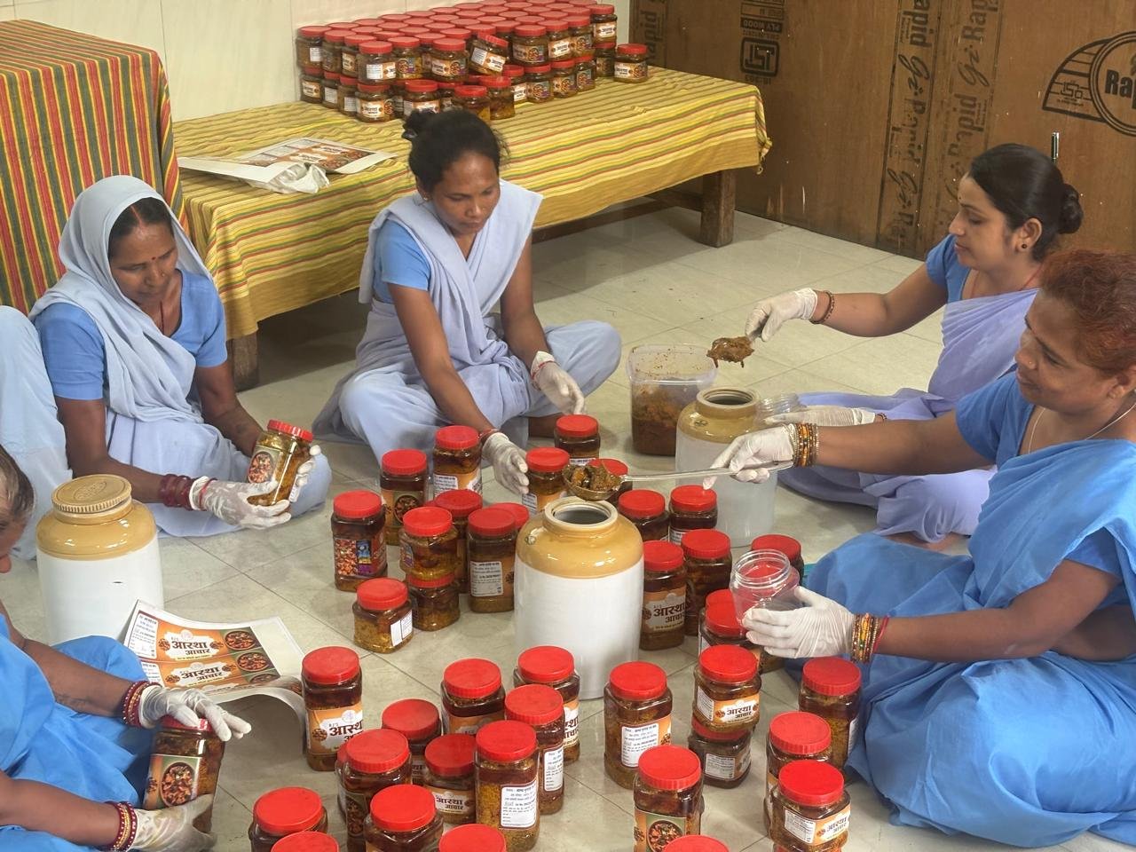 निश्चय कार्यक्रम से आत्मनिर्भर बन रहीं महिला बंदी