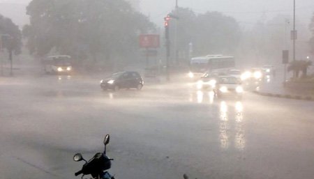 अगले 48 घंटे भारी वर्षा का अलर्ट, रायपुर समेत कई जिलों में झमाझम बारिश