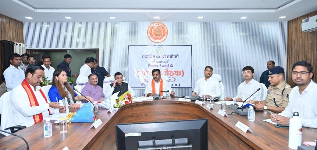 जनप्रतिनिधियों के सुझावों के अनुरूप विभागों को तय समय में कार्य पूर्ण करने के निर्देश