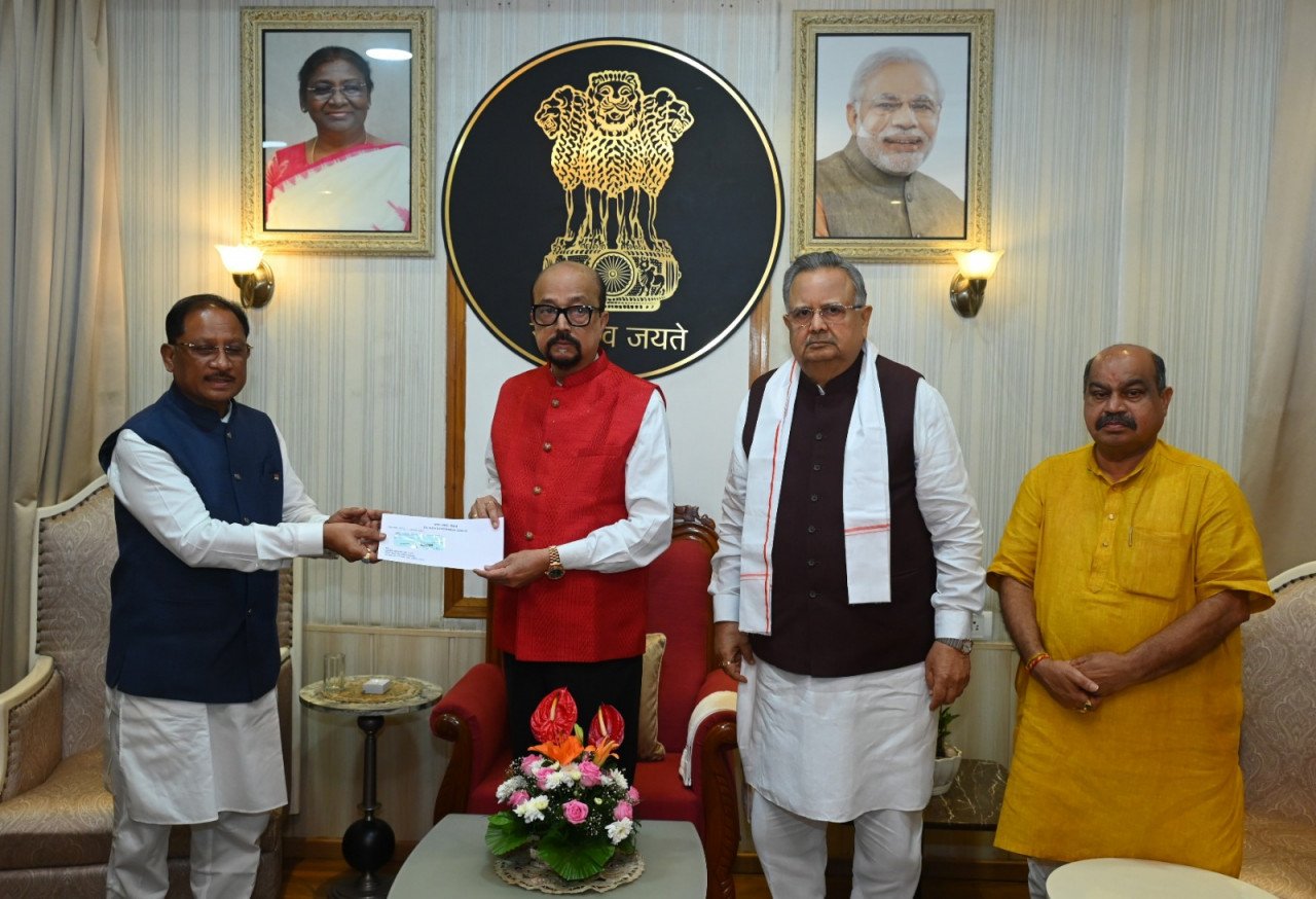 ख्यमंत्री श्री विष्णु देव साय ने राज्यपाल श्री रमेन डेका से की सौजन्य भेंट