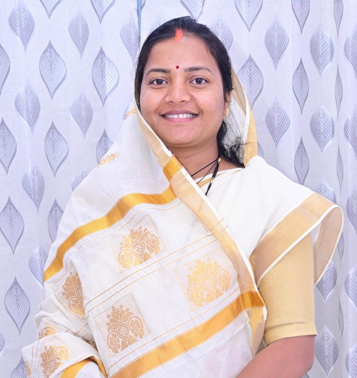 बिश्रामपुर में दिल्ली जाने वाली ट्रेन के ठहराव के लिए मंत्री श्रीमती लक्ष्मी राजवाड़े ने रेलवे अधिकारियों से की चर्चा