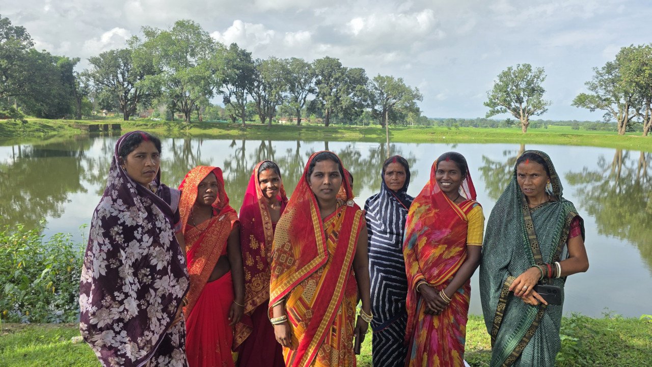 विष्णु भैया के बिहान से बहनों को मिला आर्थिक संबल, मछली पालन से आत्मनिर्भरता की राह पर निरा राजवाड़े’