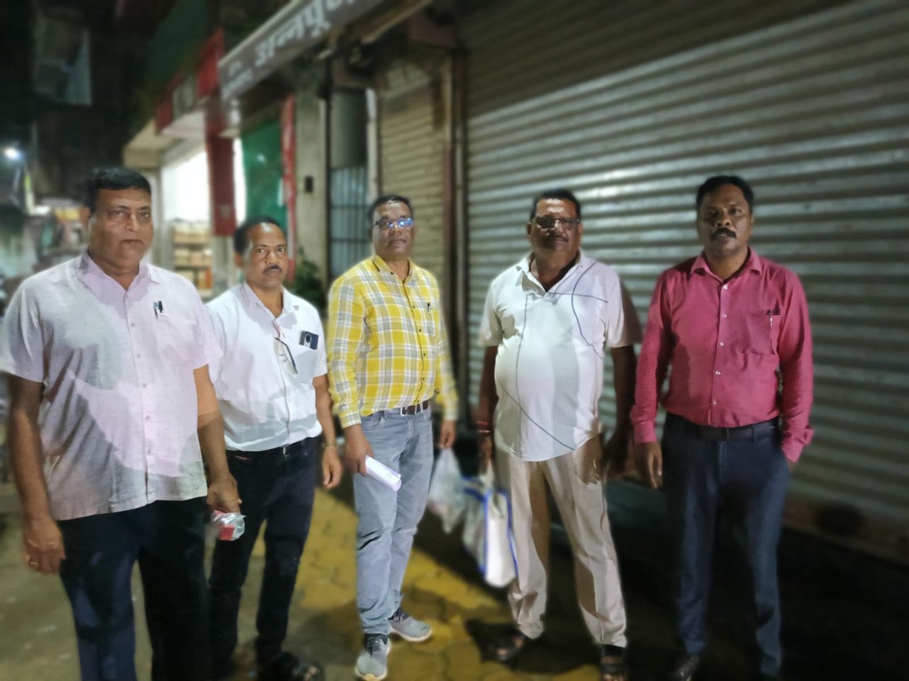 निर्धारित दर से अधिक कीमत पर यूरिया बेचने पर