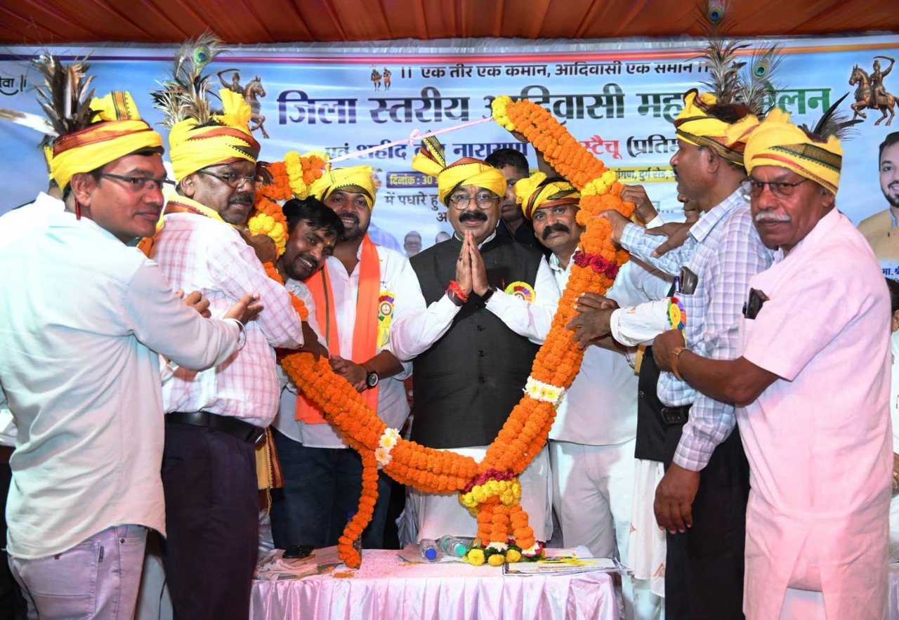 शहीद वीर नारायण सिंह का जीवन सेवा, संघर्ष और राष्ट्रप्रेम की मिसाल : गोंडवाना भवन के जीर्णोद्धार के लिए 10 लाख और विकास कार्यों के लिए 6 करोड़ देने की घोषणा की
