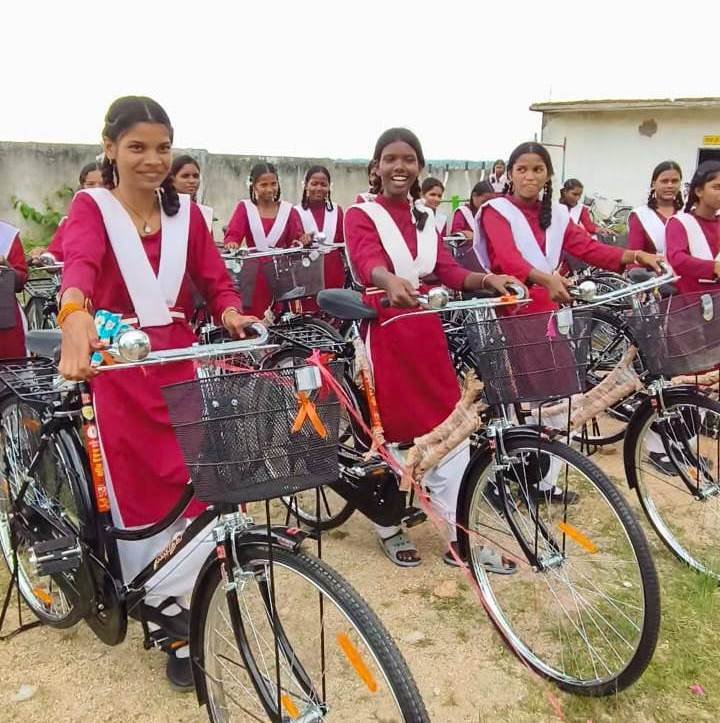 अब नहीं थकेंगे बेटियों के कदम: सरस्वती साइकिल योजना ने दी सपनों को नई रफ्तार