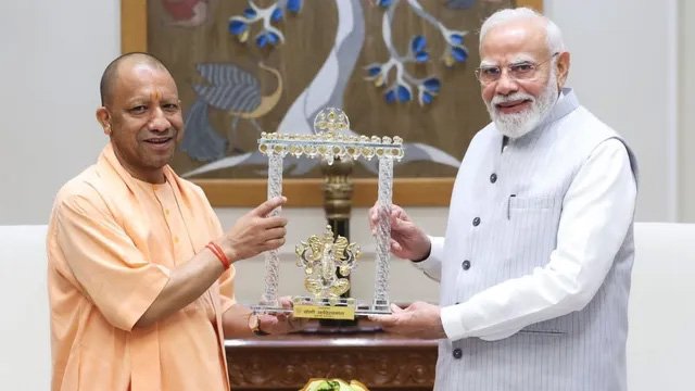 दिल्ली में प्रधानमंत्री नरेन्द्र मोदी से मिले मुख्यमंत्री योगी आदित्यनाथ, चुनावी तैयारियों के बीच भेंट