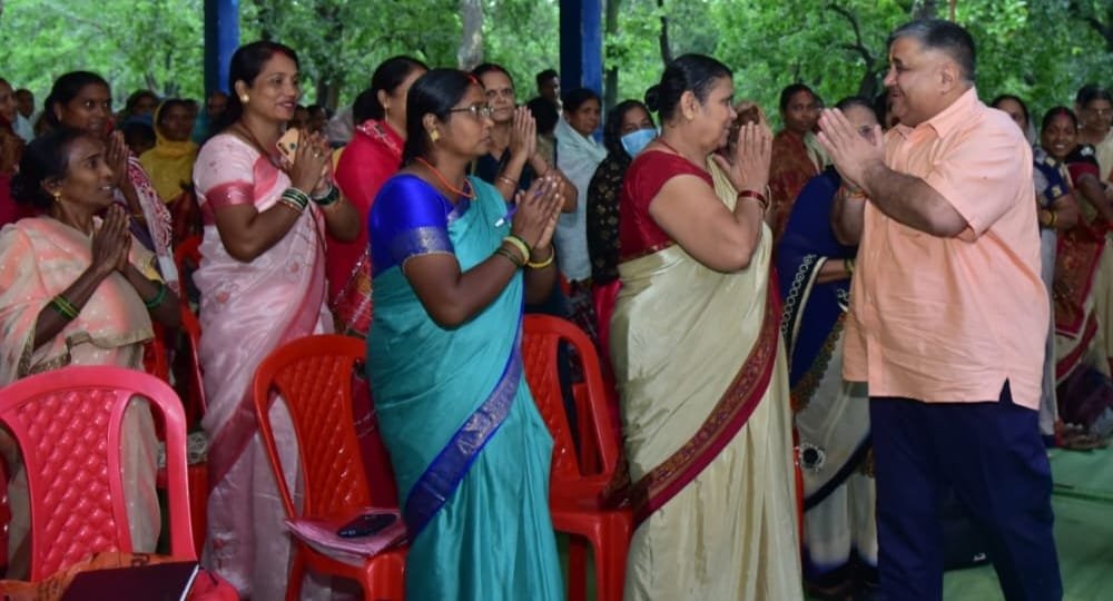 रामगढ़ में मितानिन बहनों से पर्यटन एवं संस्कृति मंत्री ने किया आत्मीय संवाद, समस्याओं और आवश्यकताओं की ली जानकारी