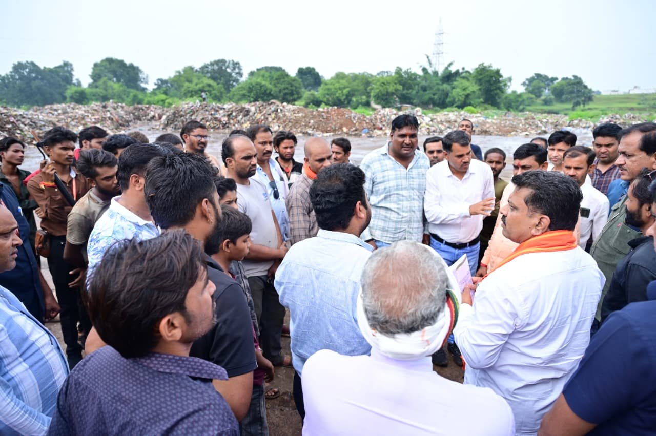 उप मुख्यमंत्री श्री विजय शर्मा ने कवर्धा के ट्रांसपोर्ट नगर का किया निरीक्षण