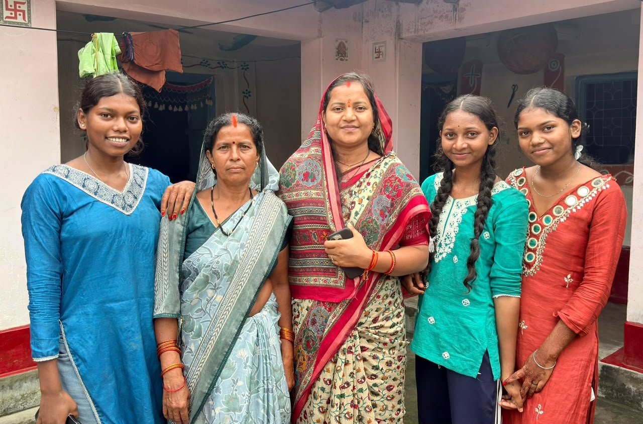 मंत्री श्रीमती लक्ष्मी राजवाड़े पहुंचीं ग्राम कुंजनगर, महिलाओं से किया आत्मीय संवाद