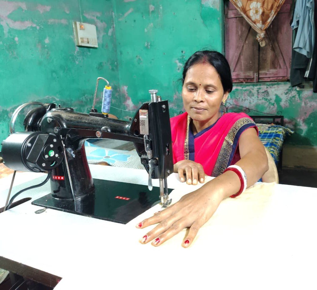 सेवा की कहानी : पीएम विश्वकर्मा योजना से चिरमिरी सुमन ज्योति को मिली सिलाई मशीन, बनी आत्मनिर्भर