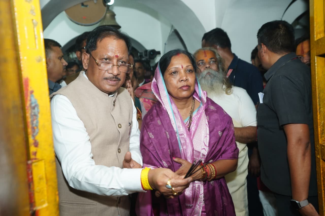 मुख्यमंत्री श्री विष्णु देव साय ने शिवरीनारायण में भगवान नर-नारायण के किए दर्शन, प्रदेशवासियों की सुख-समृद्धि और खुशहाली की कामना