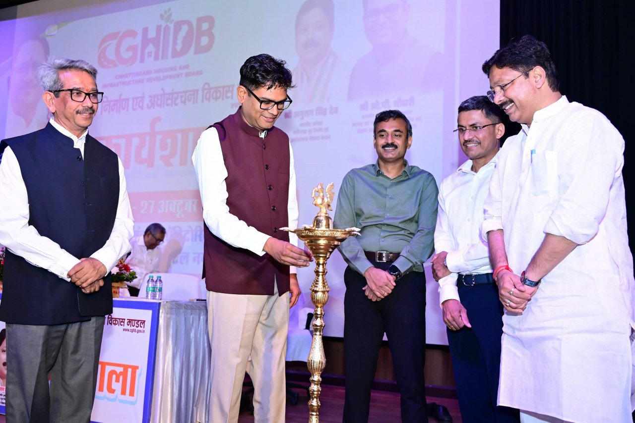: छत्तीसगढ़ के विकास का प्रमुख इंजन बनेगा हाउसिंग बोर्ड, आवास के साथ अधोसंरचना विकास में निभाएगा महत्वपूर्ण भूमिका – आवास एवं पर्यावरण मंत्री श्री ओ.पी. चौधरी