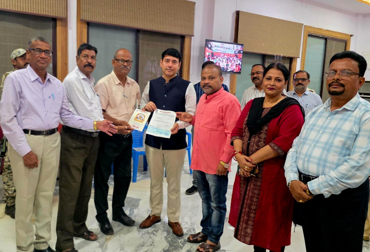बस्तर के बाढ़ प्रभावितों की मदद के लिए आगे आए सामाजिक संगठन और सहकारी बैंक परिवार