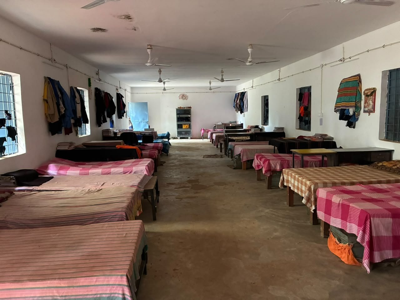 अबूझमाड़ में बदलाव की नई इबारत: जहां 15 साल रहा सुरक्षा कैंप, अब वहीं संवर रहा आदिवासी बच्चों का भविष्य