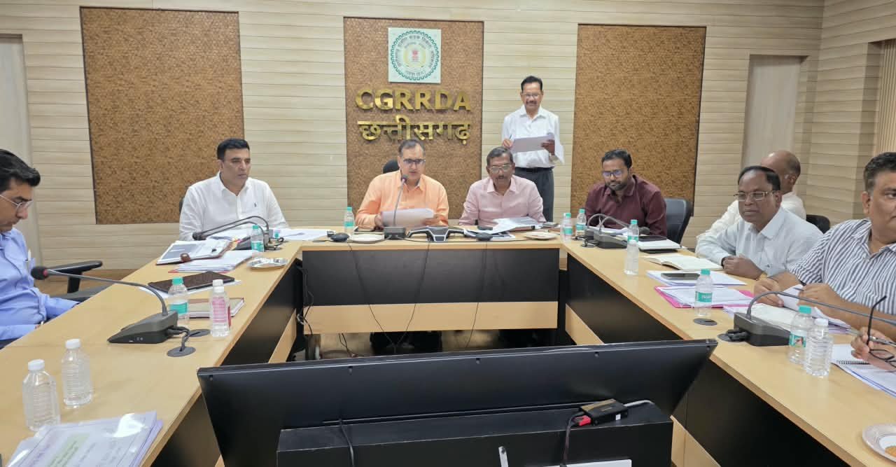 बस्तर के दूरस्थ और नक्सल प्रभावित रहे क्षेत्रों में सड़क निर्माण को सर्वोच्च प्राथमिकता दें – सचिव श्री भीम सिंह