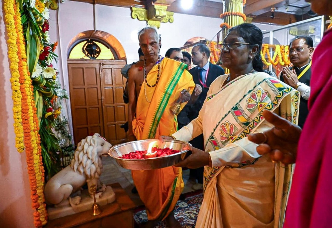 राष्ट्रपति श्रीमती द्रौपदी मुर्मु छत्तीसगढ़ प्रवास के पश्चात रायपुर से हुईं रवाना