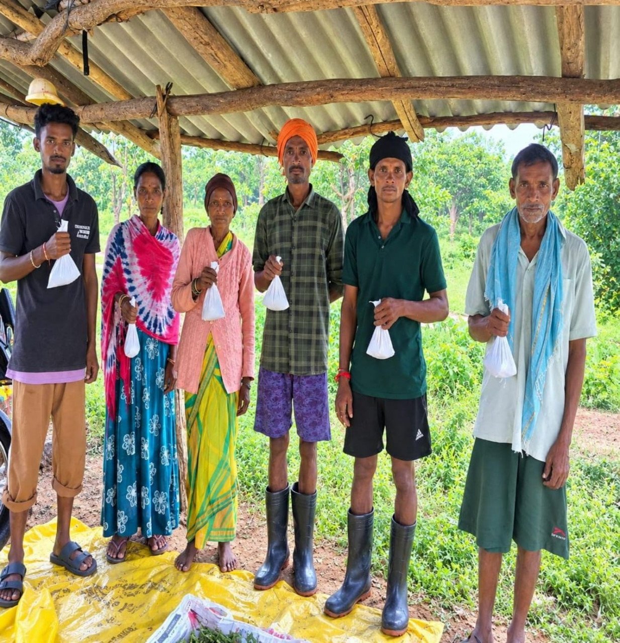तसर रेशम उत्पादन से ग्रामीणों को मिल रहे आय के नए अवसर