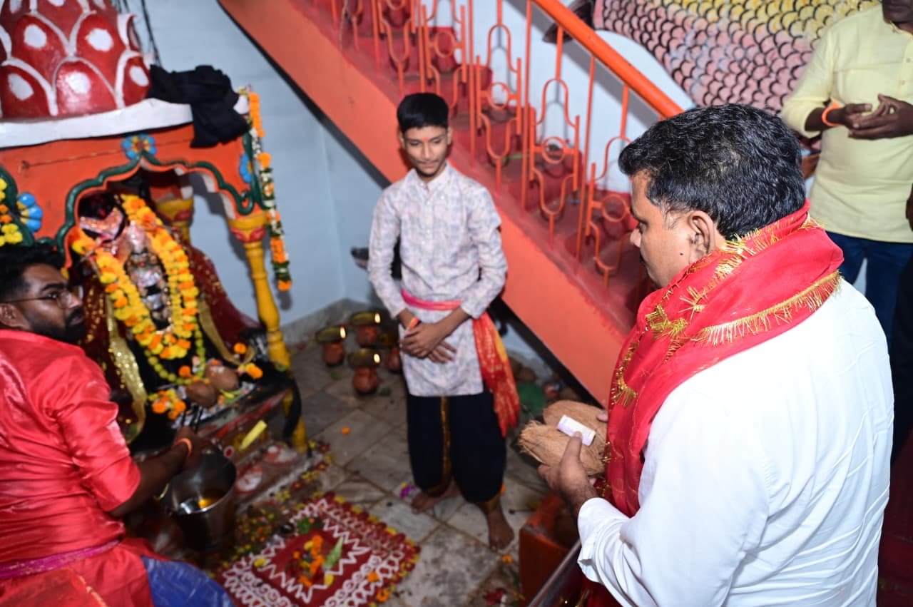 महाअष्टमी पर उप मुख्यमंत्री श्री विजय शर्मा ने किए मां दंतेश्वरी, मां परमेश्वरी और मां चंडी के दर्शन
