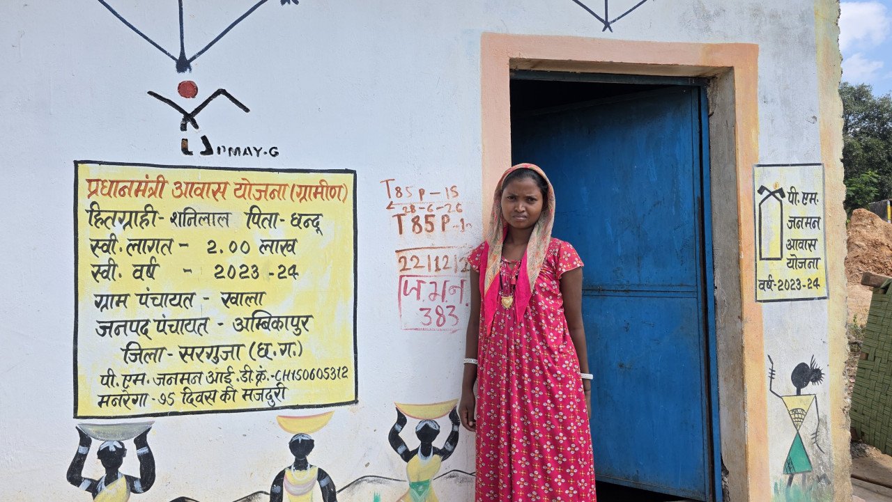सेवा संकल्प अभियान-2026 : सेवा की कहानी: बरसात में टपकती छत से मिली मुक्ति, पीएम जनमन आवास से संगीता पहाड़ी कोरवा का पक्के घर का सपना हुआ साकार