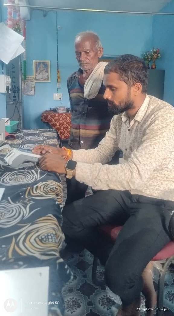 सेवा की कहानी : समितियों में माइक्रो एटीएम और सीएससी सेंटर से ग्रामीणों को सुविधा